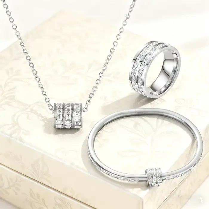 Ensemble de bijoux dorés avec accents en cristal, ensemble collier, bague et bracelet en 3 pièces, b