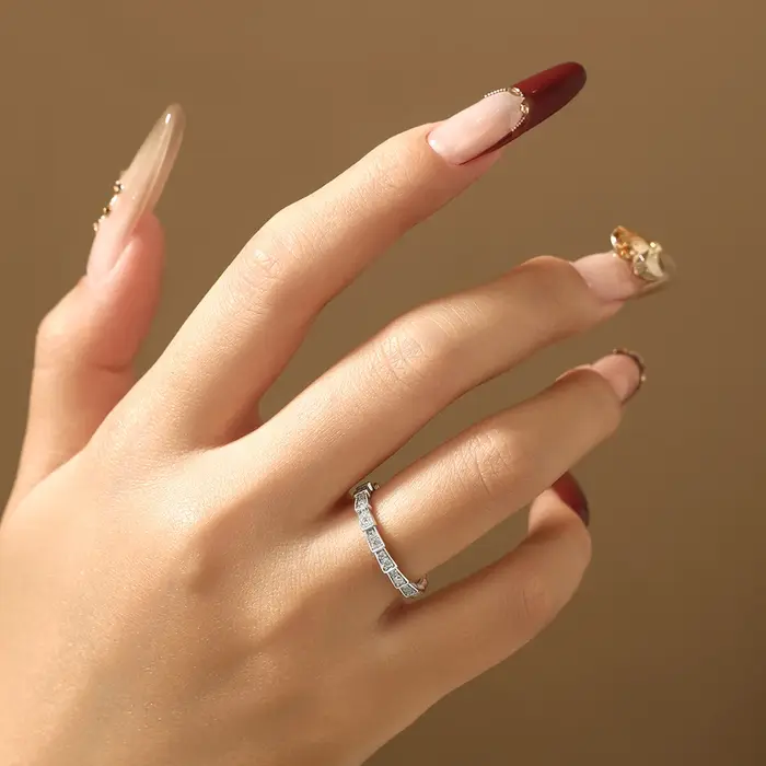 ATTAGEMS Bague Serpent en Argent S925 Pavée de Moissanite