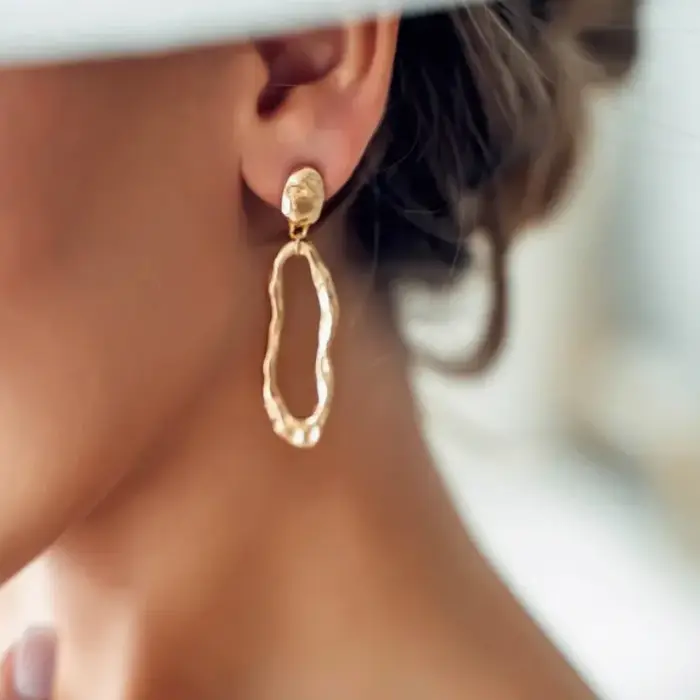 Boucles d'oreilles asymétriques élégantes