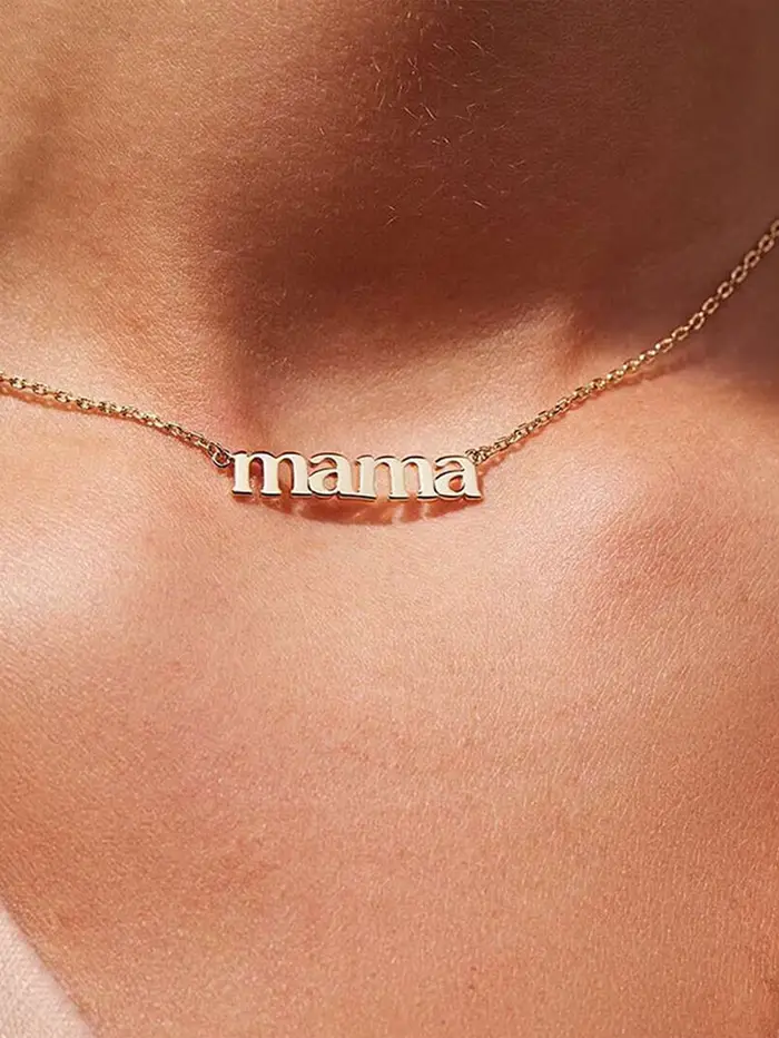 Collier avec pendentif lettre pour fête des mères bijou de personnalité pour femmes occasions spéciales cadeau tracker d'humeur alliage de zinc style mode