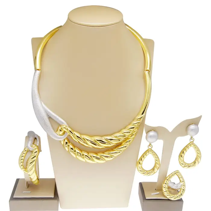 Ensemble de bijoux plaqués or pour dames