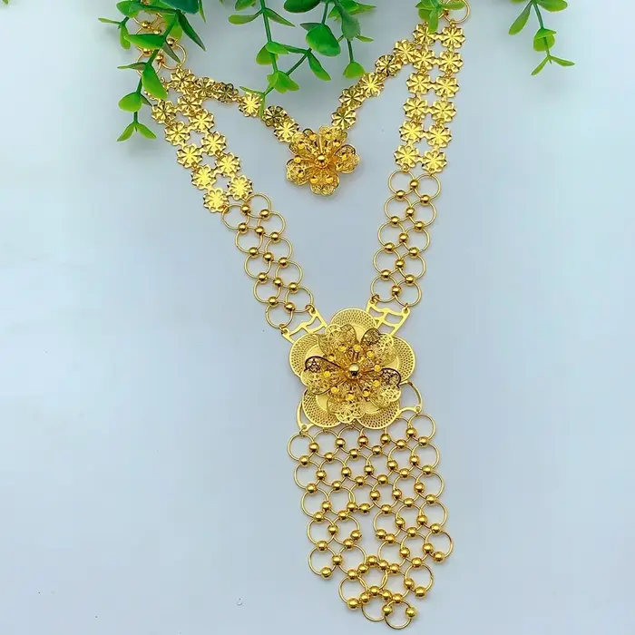 Parure de bijoux de luxe Dubaï : collier long fleuri et boucles d'oreilles pour femme