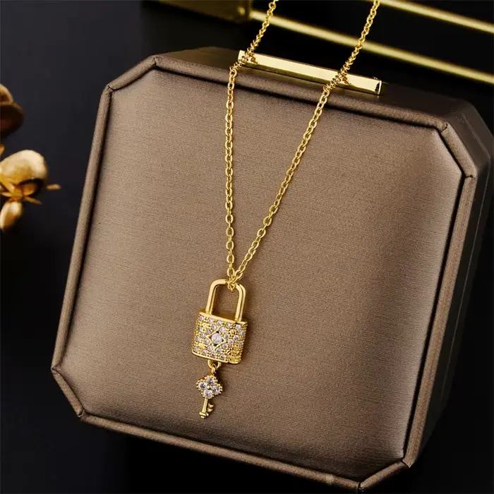 Nouveau Design sens lumière luxe Zircon cristal serrure clé pendentif en acier inoxydable colliers p