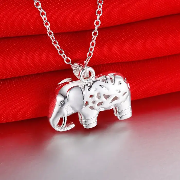 Collier avec pendentif en forme d'éléphant pour femmes
