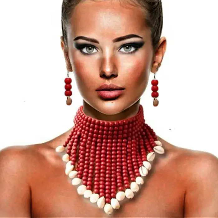 Ensemble de bijoux africains faits à la main avec perles colorées et coquillages pour femmes occassions spéciales