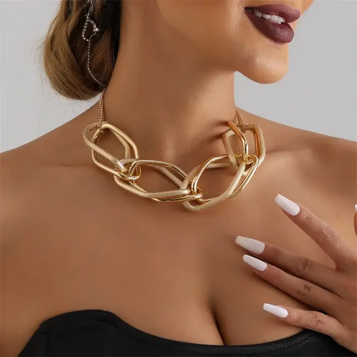 Collier ras du cou court pour femmes