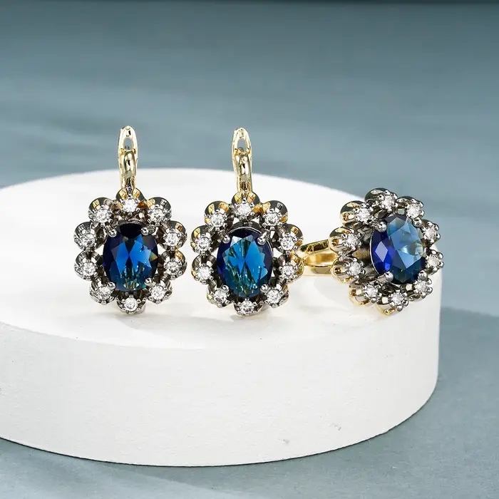 Ensemble de boucles d'oreilles et bague ovales incrustées de zircone