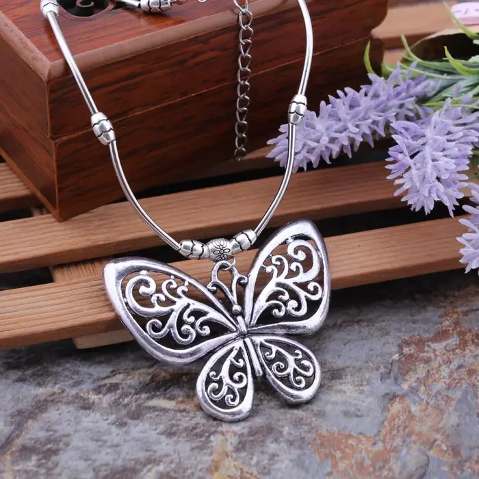 Aihua bohème ethnique déclaration papillon colliers pour femmes tibétain argent métal pendentifs col