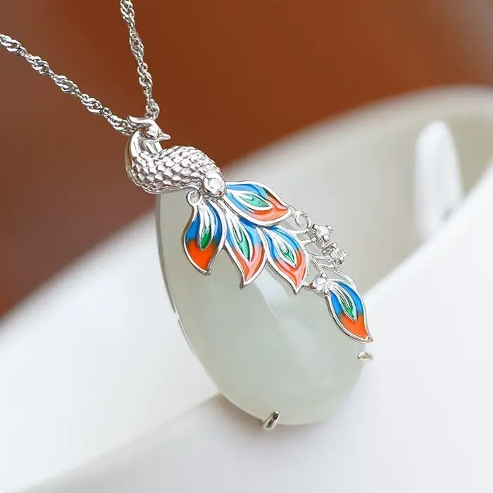 Collier classique en porcelaine émaillée incrustée de Zircon naturel Hetian Jade ovale