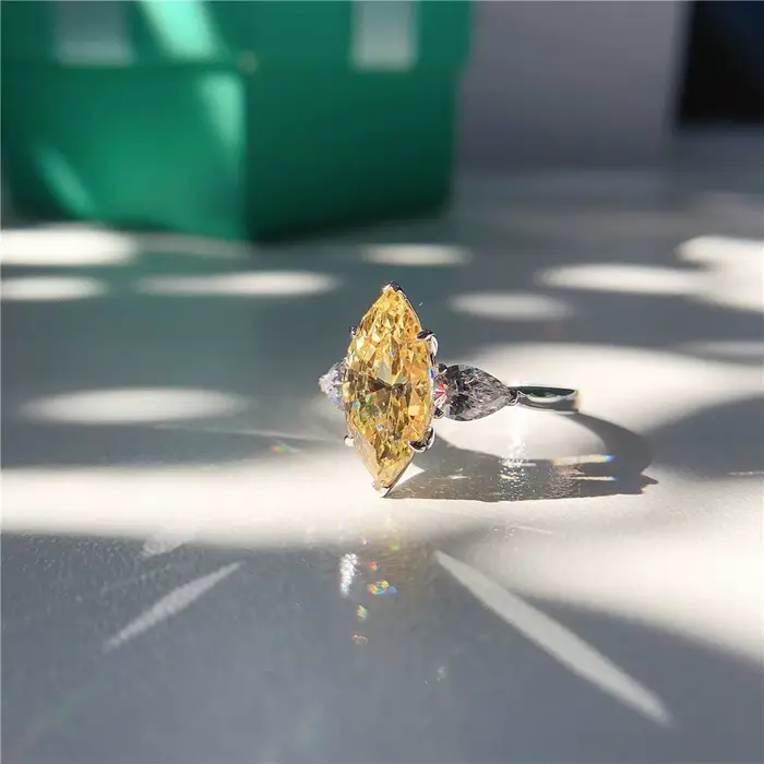Bague en or blanc 18 carats 1.5CT diamant rayonnant pour femmes occasions spéciales engagement anniversaire cadeau mariage