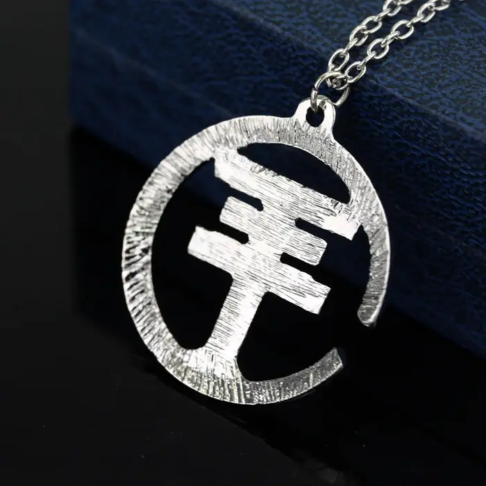Porte-clés Tokio Hotel pendentif collier unisexe mode forme clé pour fans de K-pop anniversaire cadeau