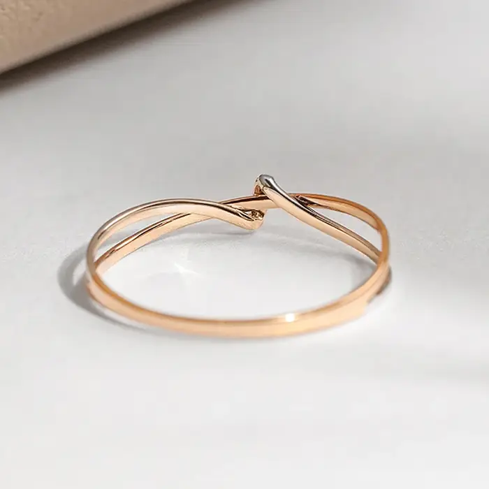 Bague torsadée bicolore en zircone cubique pour mariage et occasions spéciales alliance de mariage élégante à offrir pour femmes