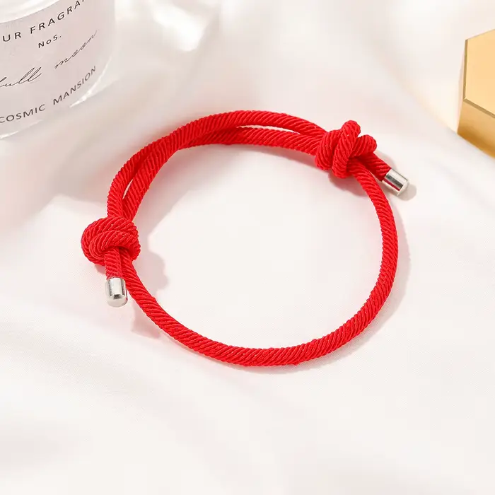 Bracelets à cordes rouges pour la protection