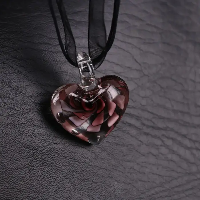 Collier Cadeau avec Ruban Incrusté, Pendentif Fleur, Pendentif Cœur en Verre