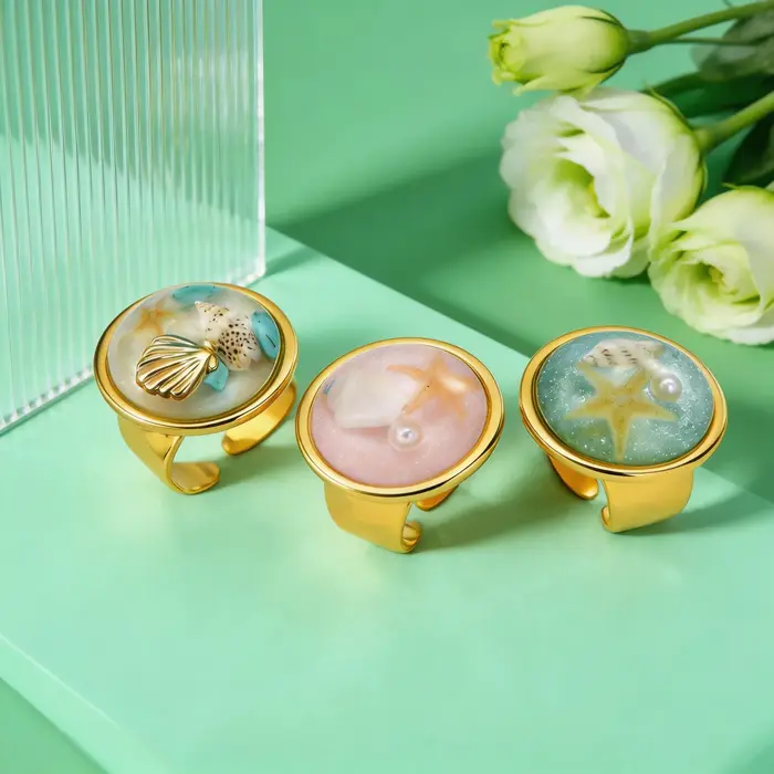 Bague en résine océan ajustable avec étoile de mer et coquillages, bijou de vacances à la plage, cadeau idéal pour les occasions spéciales et les femmes qui aiment la mode et la nature