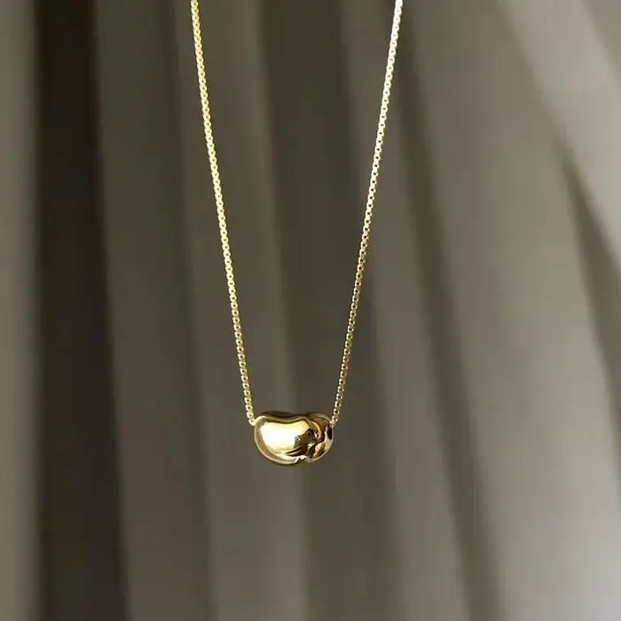 Colliers avec pendentif en forme de haricot lisse plaqué or