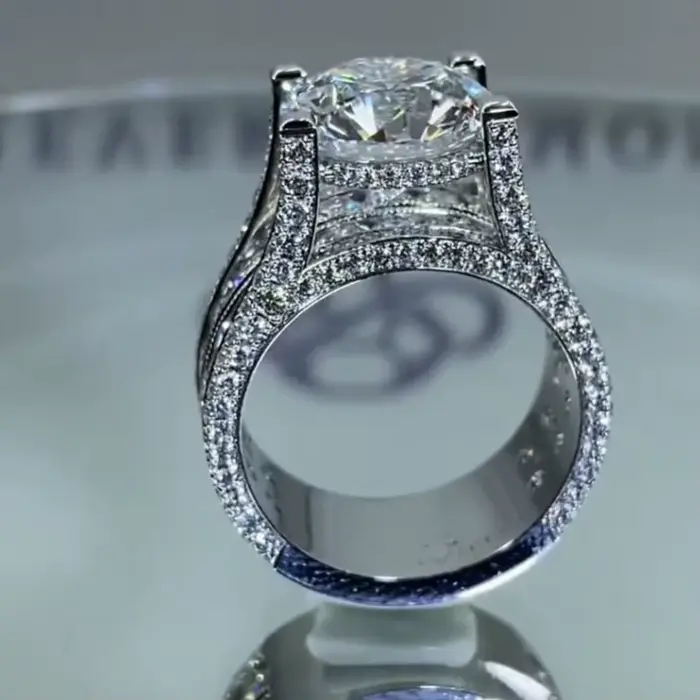 Bague de fiançailles en diamant plaqué argent 925 à haute teneur en carbone pour femmes