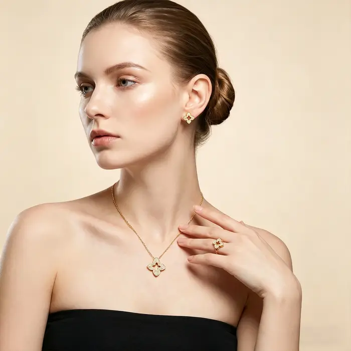 Ensemble de bijoux de luxe 4 pièces en forme de trèfle avec zirconiums cubiques - Collier