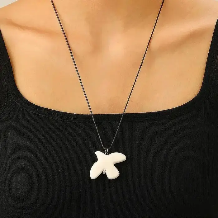 Collier colombe de la paix en céramique blanche pour femmes
