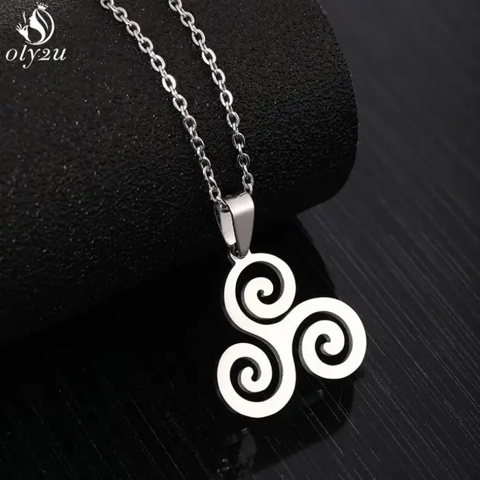 Collier Pendentif Inspiré du Triskelion de Teen Wolf