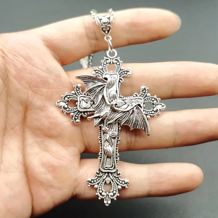 Grand collier croix chauve-souris pendentif filigrane florale style gothique vintage victorien super cadeau pour son amulette de protection