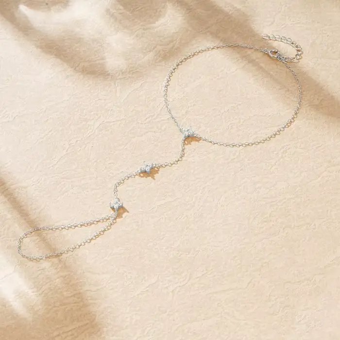Bracelet chaîne de main en argent thaïlandais, motif trèfle à quatre feuilles, incrusté de zircone c