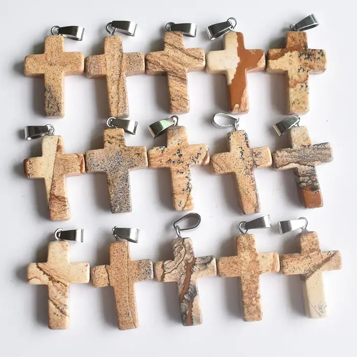 Pendentifs croix assortis en pierre naturelle