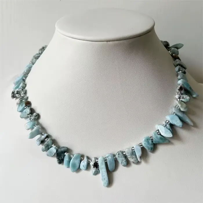 Collier Larimar dominicaine, veine de mer irrégulière, chaîne de pépite en pierre, bijoux classiques