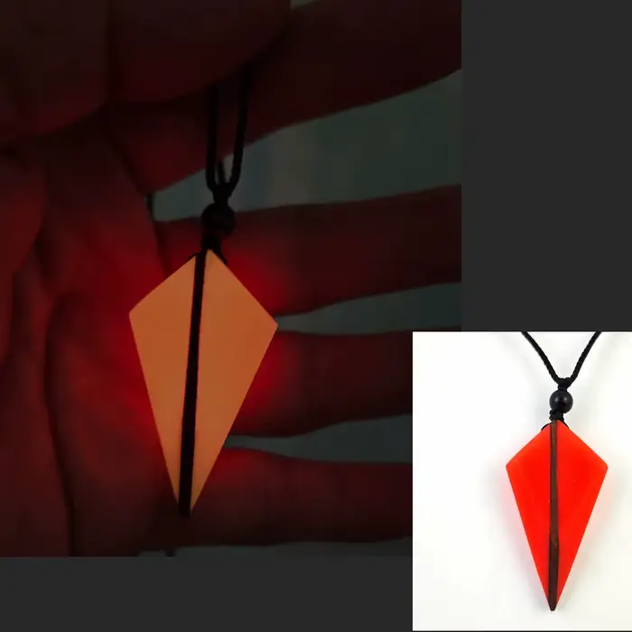 Collier pendentif fait main en bois massif et résine, lumineux, pour hommes et femmes, idéal pour le