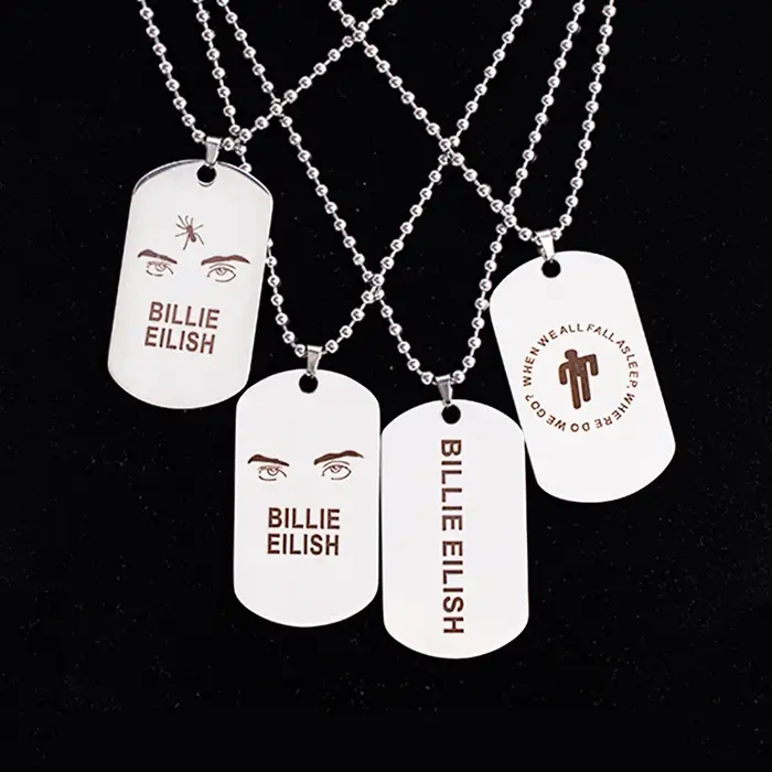 Collier avec pendentif en acier inoxydable design incliné bijou unisexe pour hommes et femmes occasions spéciales hip hop style minimaliste