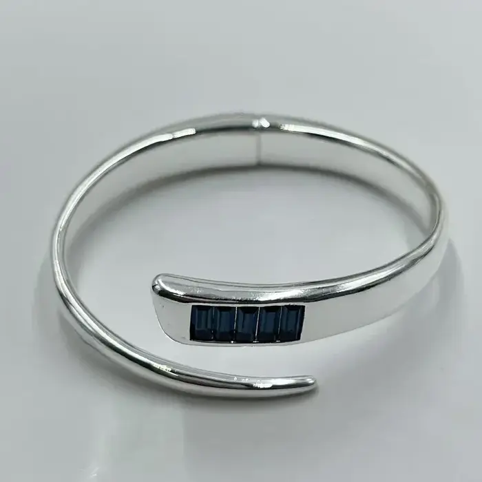 Bracelet en pierres précieuses bleues, style pop punk, hip hop, rock, métal, été 2025, accessoires p