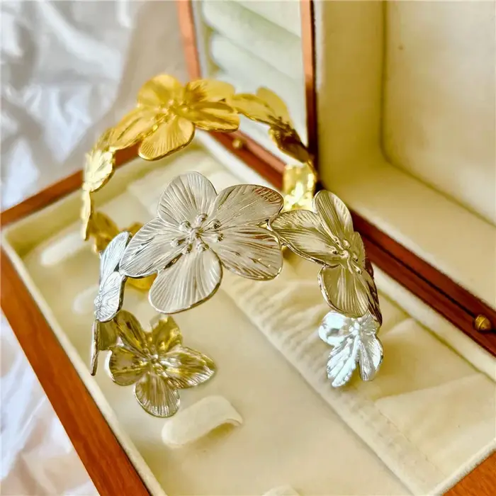 LATS – Bracelet à fleurs larges