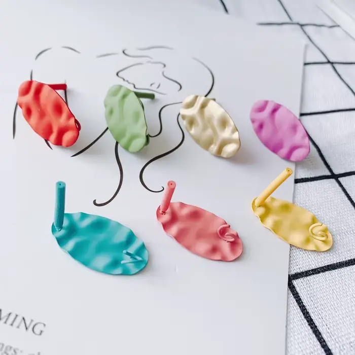 Boucles d'oreilles ovales irrégulières en fer pulvérisé avec plusieurs couleurs pour bricolage de bijoux et occasions spéciales pour femmes