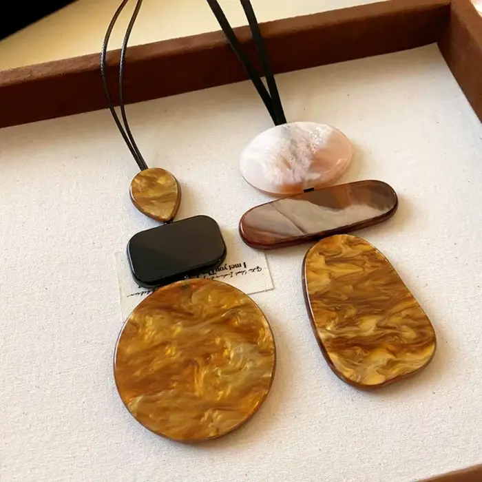 Collier bohémien tendance pour femmes, pendentif avancé, chaîne de cou, Style ethnique, chaîne de pull en résine, été