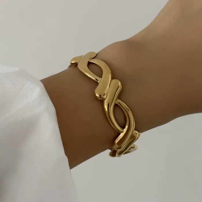 Bracelet de luxe à Texture martelée pour femmes, manchette large, Design élégant, fleur pressée, en 