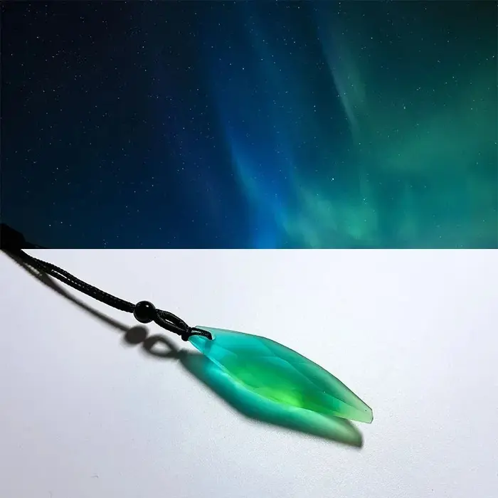 Pendentif et collier en pierre Aurora ycin is Resin