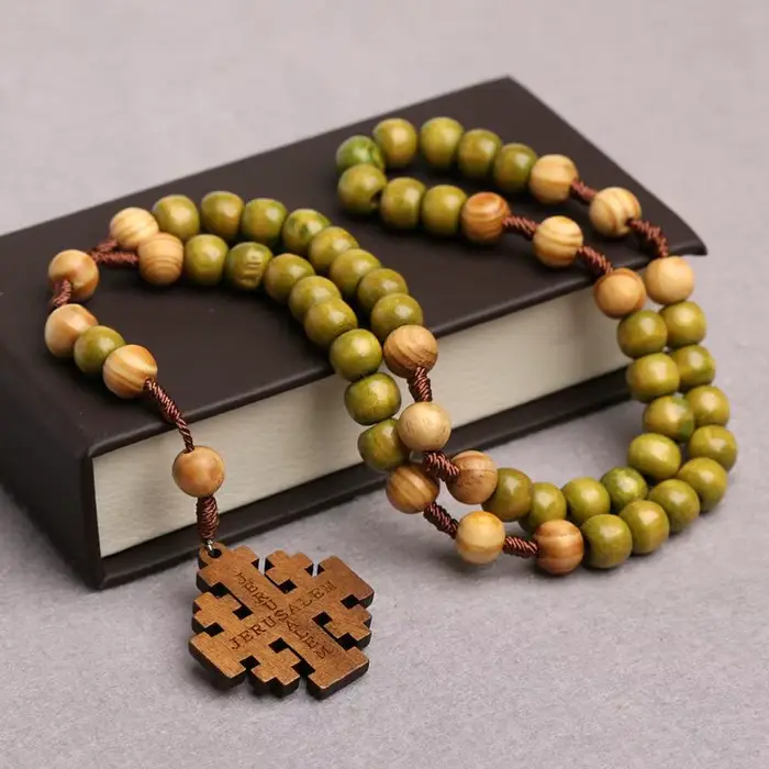 Collier Chapelet Croix Sacrée en Bois Vert et Marron, Ornements Religieux, Croix de Jésus, Bijou Cadeau