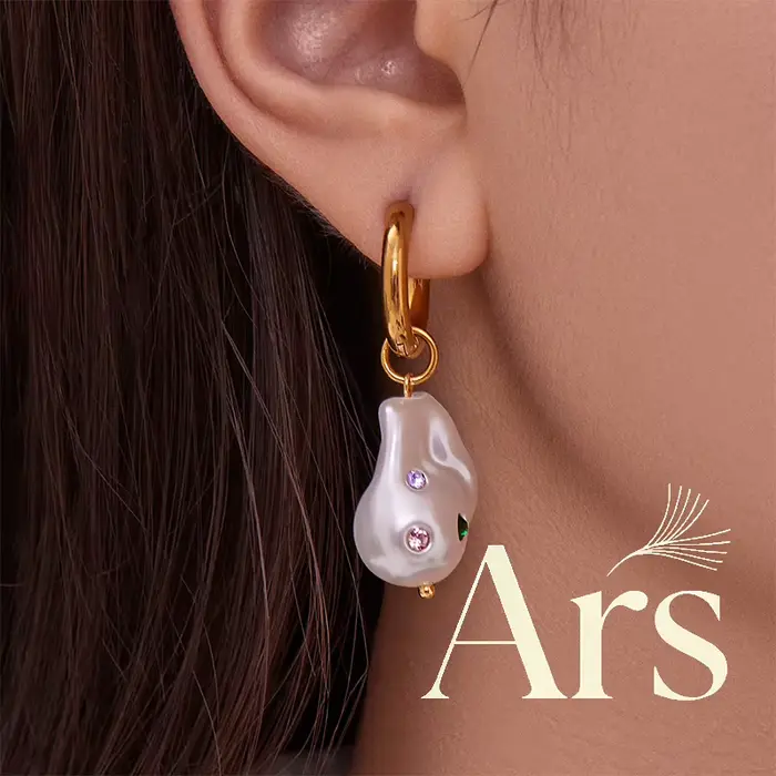 Boucles d'oreilles créoles en acier inoxydable plaquées or avec perles baroques et zircon pour femmes occasions spéciales