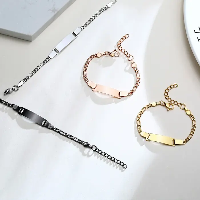Bracelets en lien Figaro personnalisés avec noms de la colonne vertébrale gravés