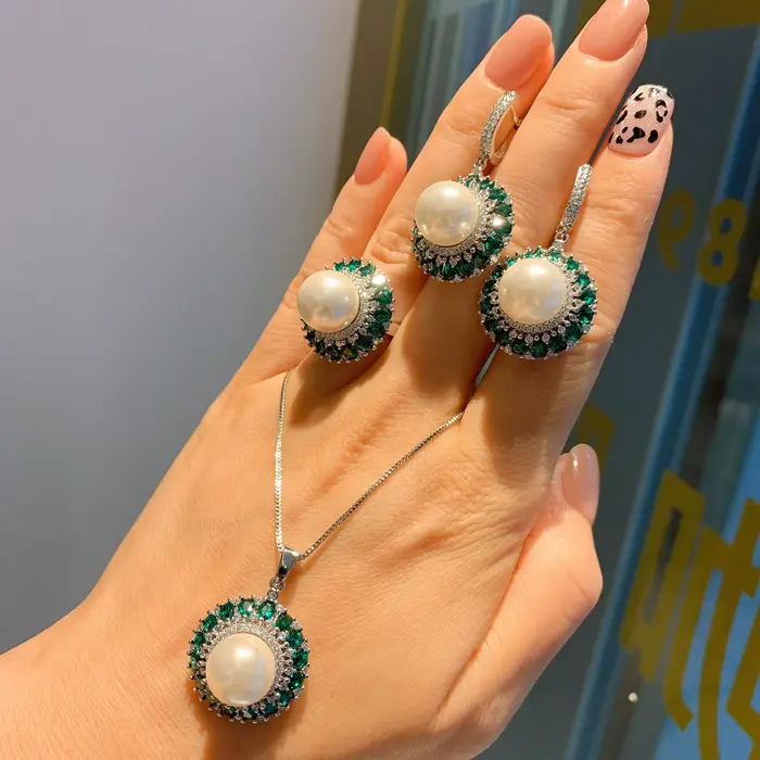 Boucles d'oreilles blanches Big Pearl None pour femmes, collier pendentif émeraude verte, ensemble de matiques, bijoux de mariage, cadeau de travailleurs, clavicule, JOL