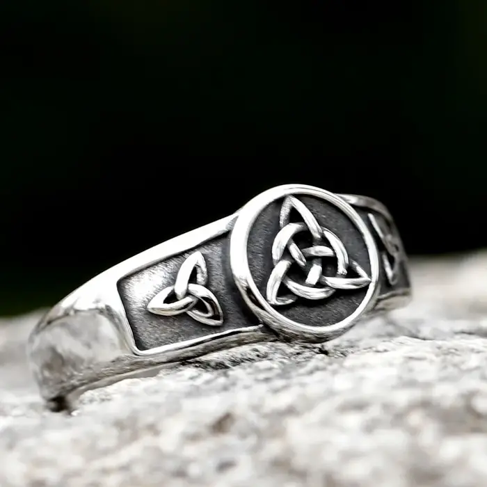 Bague en acier inoxydable avec nœud de sorcière croix wiccan nœud celtique pour femmes protection sorcellerie bijoux occasions spéciales partie
