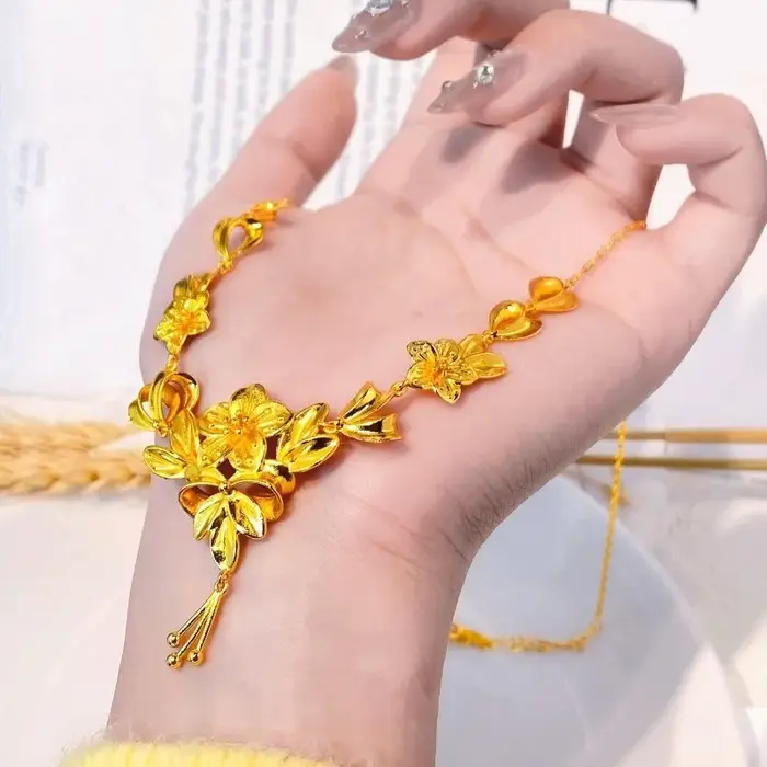 Collier pendentif fleur couleur or pur 18 carats pour femmes