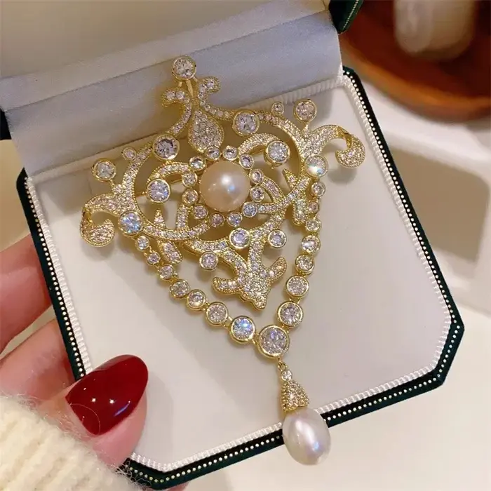 Broche à pampilles de style cour européenne pour femme, corsage de perles de luxe, épingle à bijoux 
