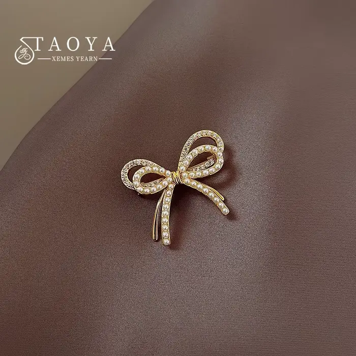 Broche de luxe légère et élégante en forme de nœud papillon en Zircon