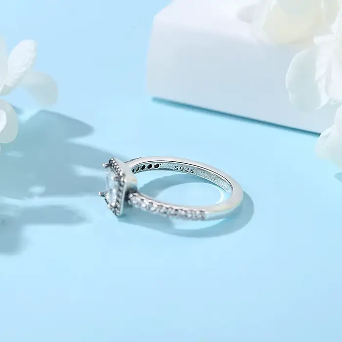 Bague en argent sterling 925 sertie de zirconium blanc et pierres précieuses pour femmes occasions d'engagement romantique et mignonnes