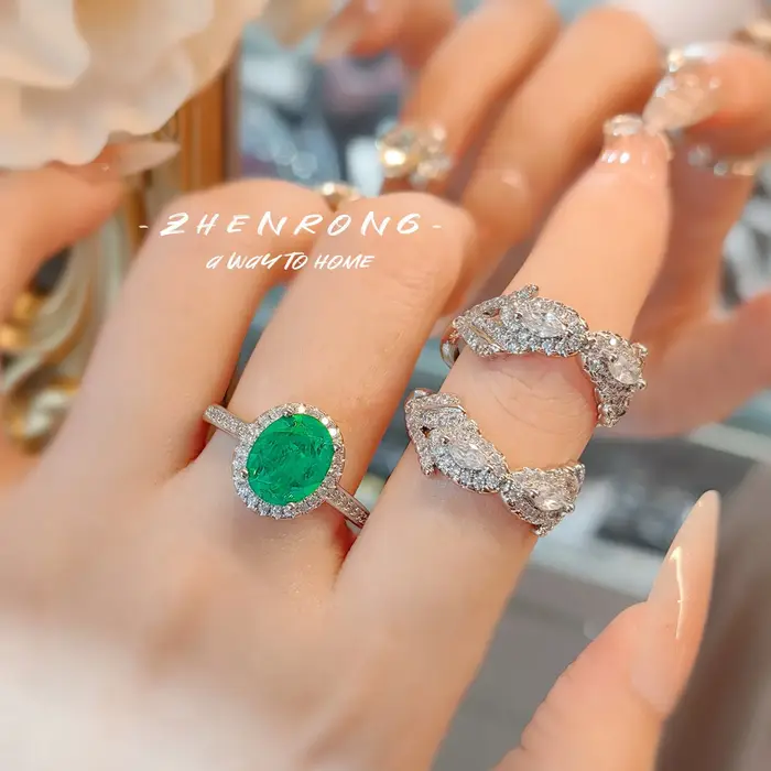 Bague en argent - C'est une bague luxueuse qui convient à porter sur le doigt de l'annulaire. C'est