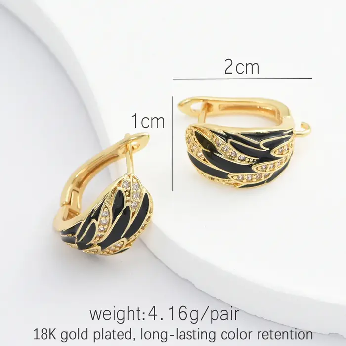 1 paire de crochets de boucles d'oreilles hypoallergéniques plaqués or 18 carats avec Zircon noir