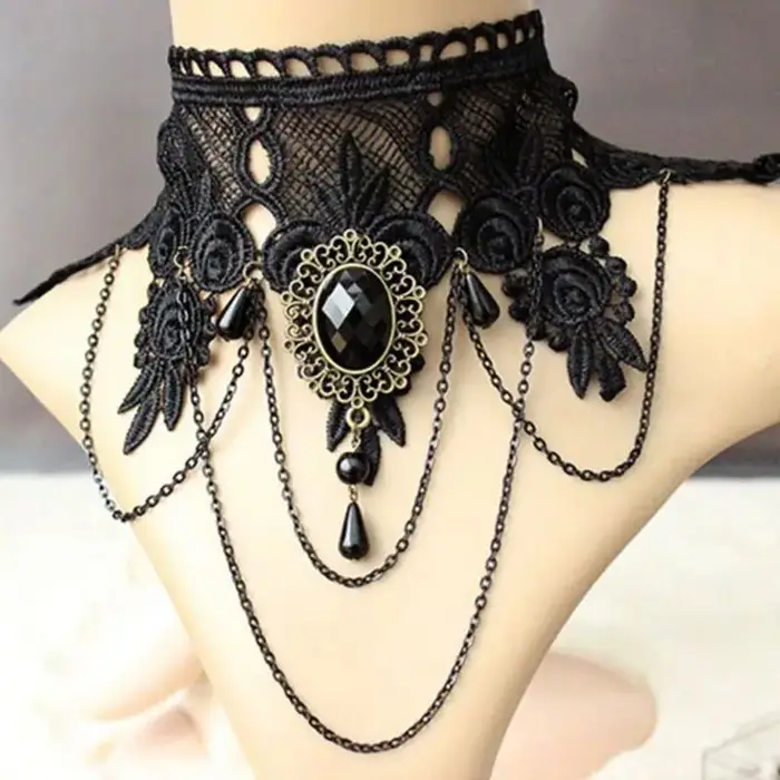 Collier ras du cou gothique en dentelle noire