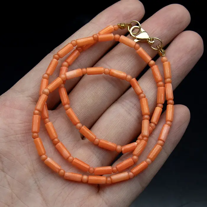 Collier de corail naturel de forme cylindrique 3x7mm