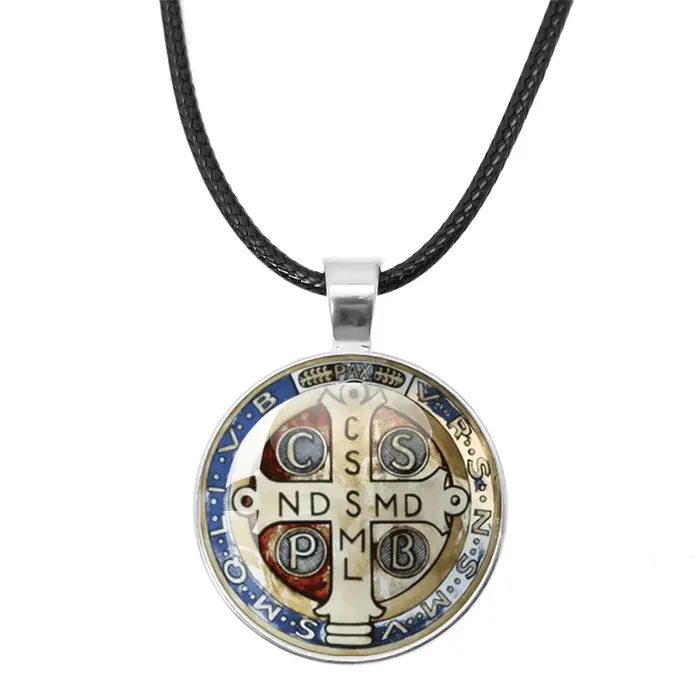 Collier en corde de cuir avec médaillon de Saint Benoît pendentif religieux amulette médaille d'exorcisme cadeau occassions spéciales
